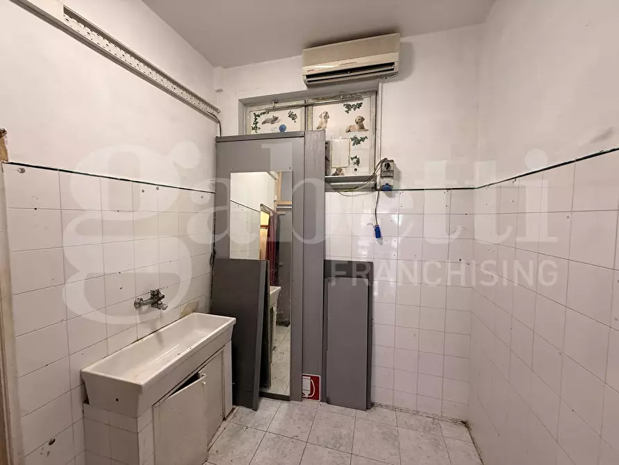 Immagine 8 di Negozio in affitto  in Via Vincenzo Renieri, 34 a Roma