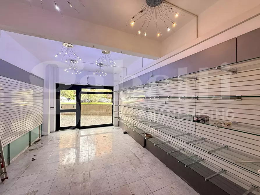 Immagine 5 di Negozio in affitto  in Via Vincenzo Renieri, 34 a Roma