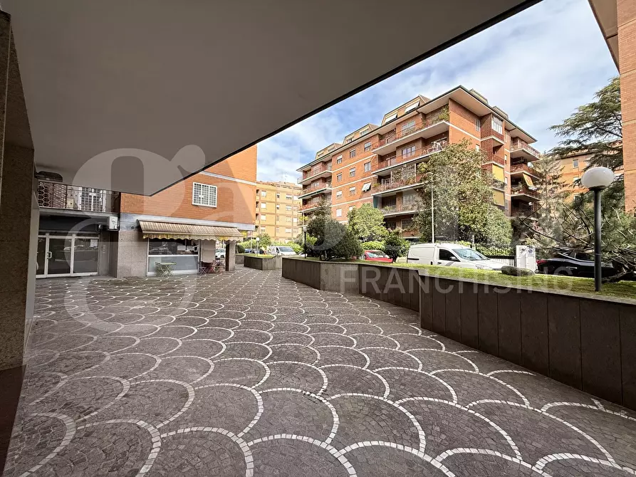 Immagine 3 di Negozio in affitto  in Via Vincenzo Renieri, 34 a Roma