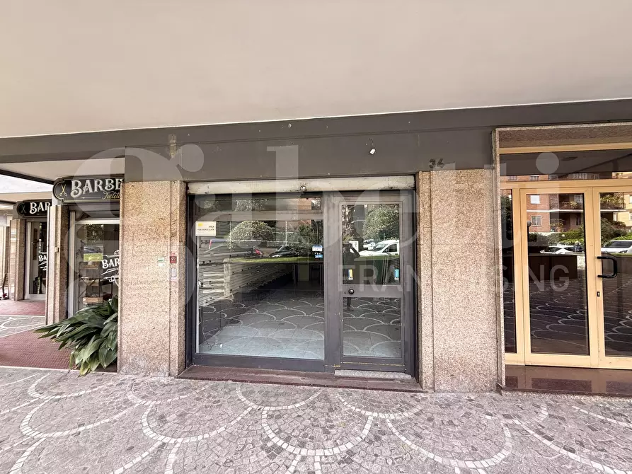 Immagine 1 di Negozio in affitto  in Via Vincenzo Renieri, 34 a Roma