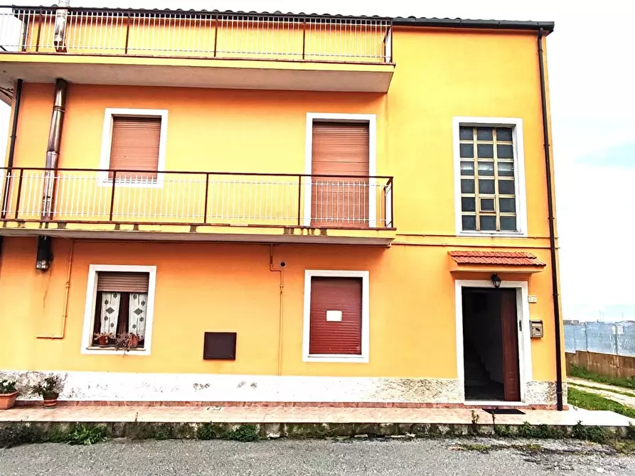 Immagine 1 di Appartamento in vendita  in Via C. BATTISTI, 38 a Girifalco