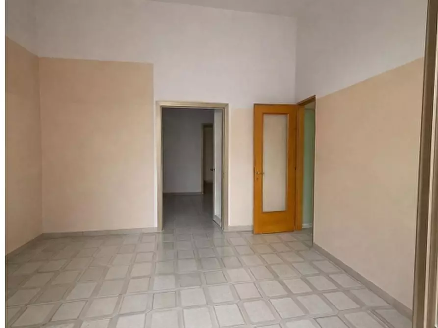 Immagine 2 di Negozio in vendita  in Via Madonna Dell'Arco, snc a Sant'anastasia