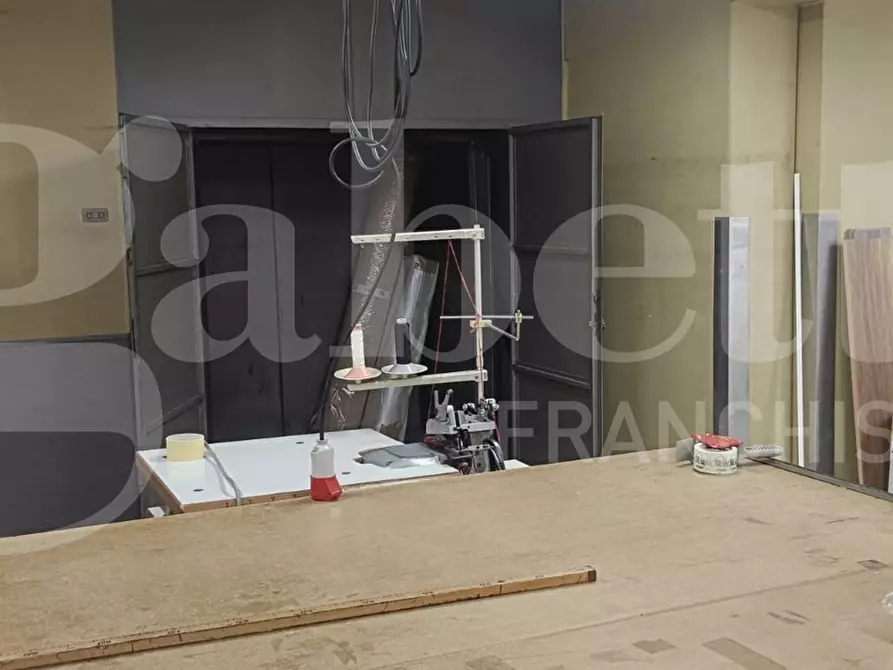 Immagine 13 di Magazzino in vendita  in Via Giacomo Leopardo, 21 a Gravina Di Catania