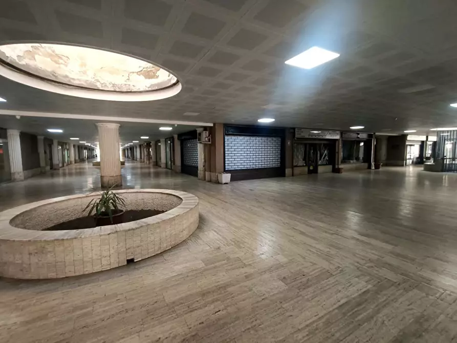 Immagine 16 di Negozio in vendita  in Via catania, 497 a Messina