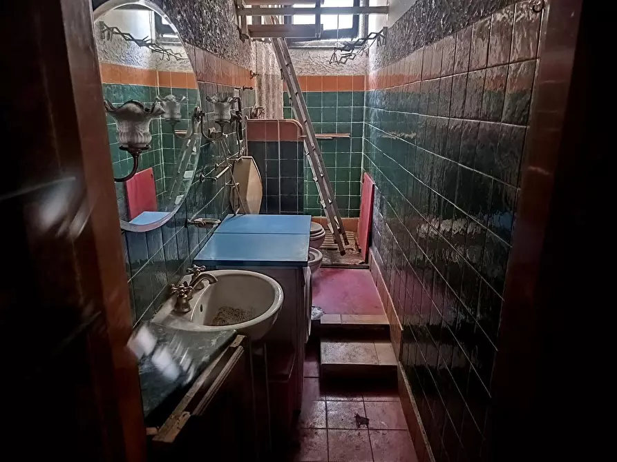 Immagine 12 di Negozio in vendita  in Via catania, 497 a Messina