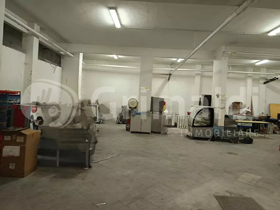 Immagine 7 di Magazzino in vendita  in Via Quinto Novio a Roma