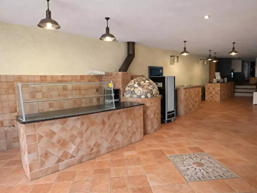 Immagine 1 di Attività commerciale in vendita  in Via Luigi Esposito, SNC a Sant'anastasia