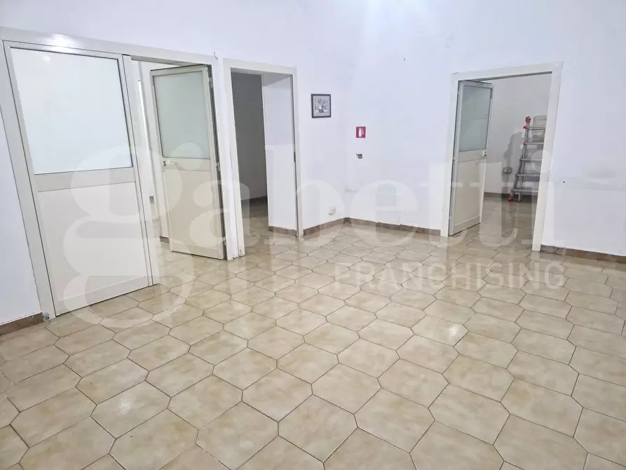Immagine 2 di Ufficio in vendita  in Via foria a Napoli