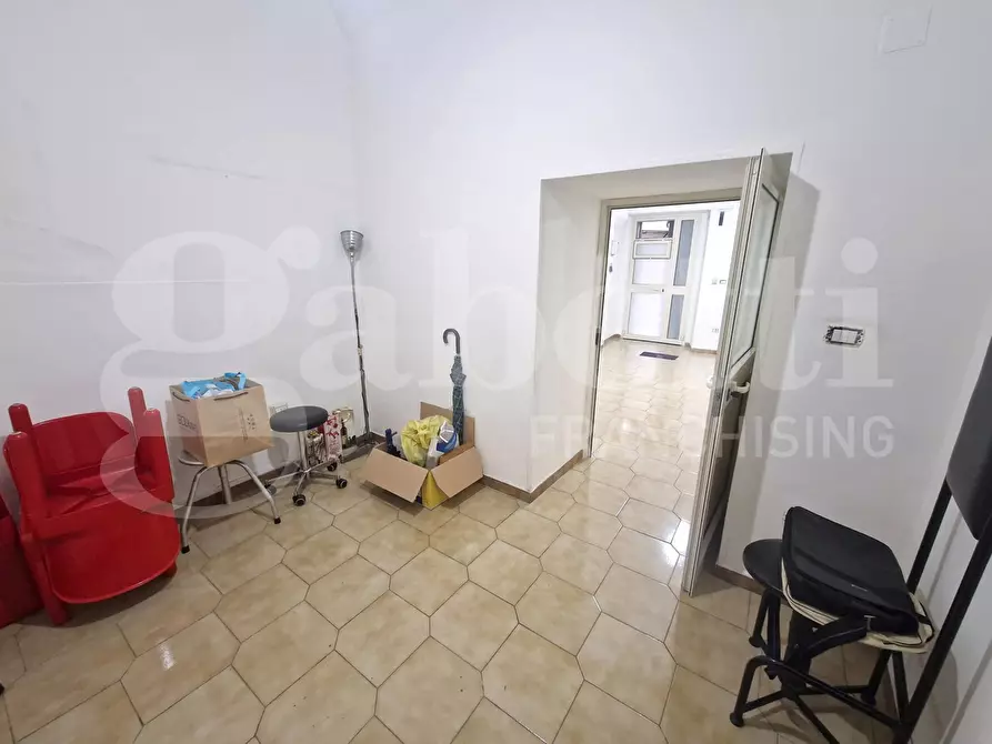 Immagine 10 di Ufficio in vendita  in Via foria a Napoli