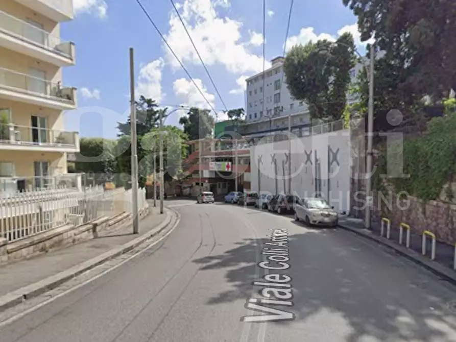 Immagine 8 di Attività commerciale in vendita  in Viale colli aminei a Napoli