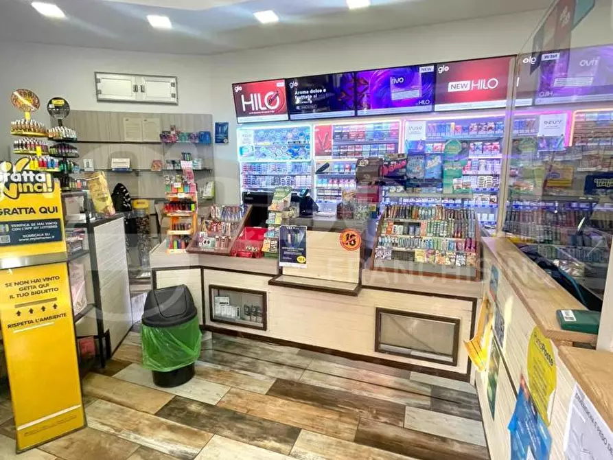 Immagine 1 di Attività commerciale in vendita  in Viale colli aminei a Napoli