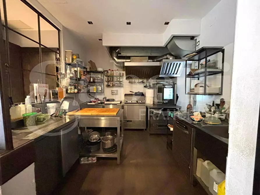 Immagine 6 di Attività commerciale in vendita  in Viale colli aminei a Napoli