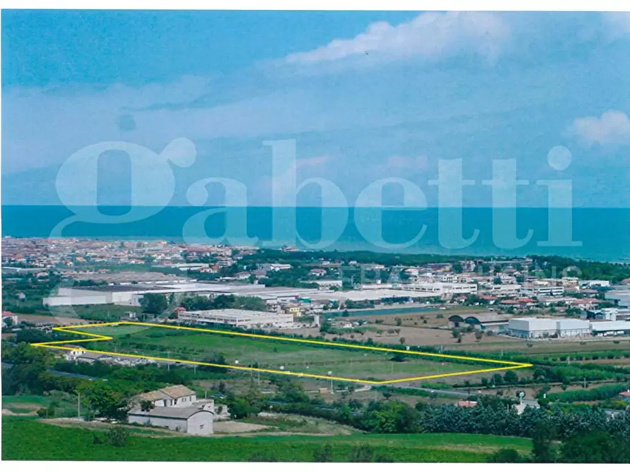 Immagine 2 di Terreno residenziale in vendita  in Strada Statale 16, 0 a Martinsicuro