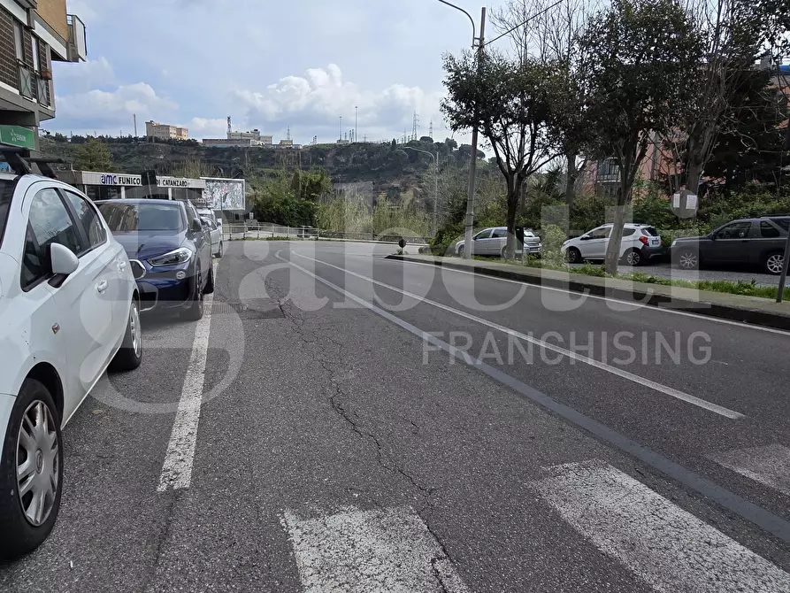 Immagine 5 di Negozio in vendita  in Viale dei Bizantini, 39 a Catanzaro