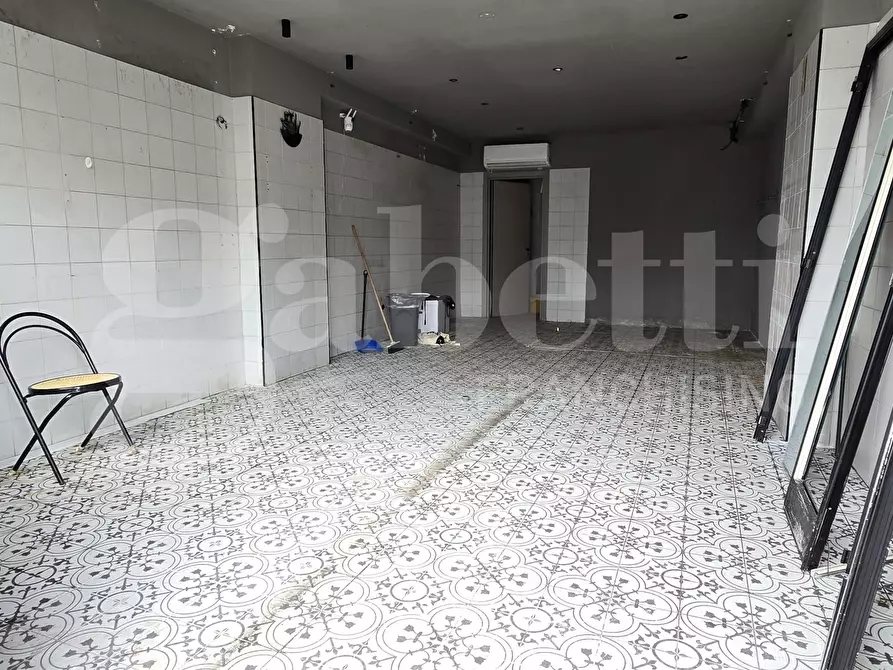 Immagine 4 di Negozio in vendita  in Viale dei Bizantini, 39 a Catanzaro