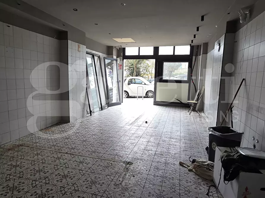 Immagine 3 di Negozio in vendita  in Viale dei Bizantini, 39 a Catanzaro