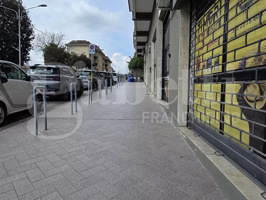 Immagine 2 di Negozio in vendita  in Viale dei Bizantini, 39 a Catanzaro