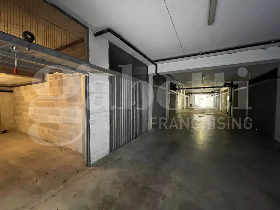 Immagine 12 di Box auto in affitto  in Viale CittÃ  d'Europa, 657 a Roma