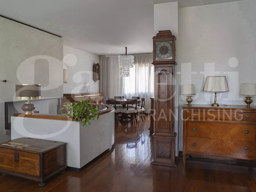 Immagine 7 di Appartamento in vendita  in Viale Garibaldi, . a Venezia