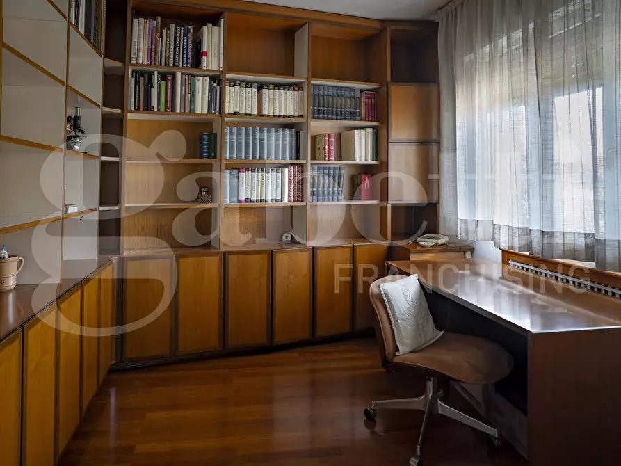 Immagine 10 di Appartamento in vendita  in Viale Garibaldi, . a Venezia