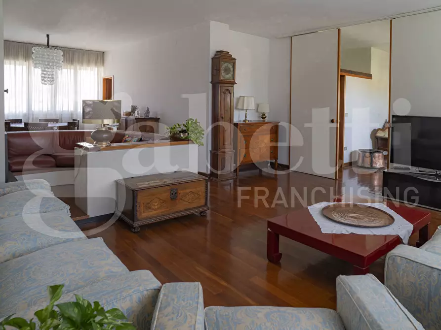 Immagine 6 di Appartamento in vendita  in Viale Garibaldi, . a Venezia