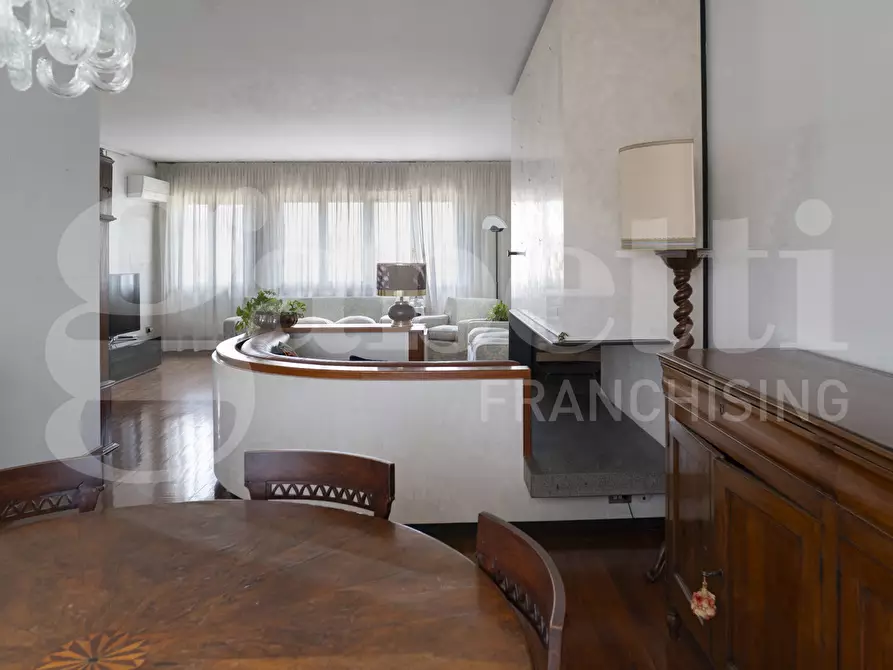 Immagine 9 di Appartamento in vendita  in Viale Garibaldi, . a Venezia