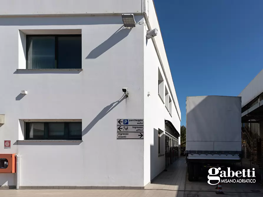 Immagine 2 di Capannone industriale in vendita  in Via Pennabilli, 6 a Riccione