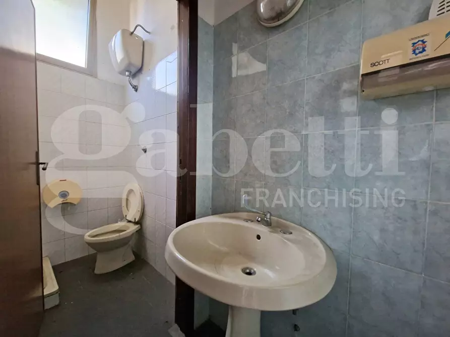 Immagine 5 di Negozio in affitto  in Via monserrato, 0 a Sestu