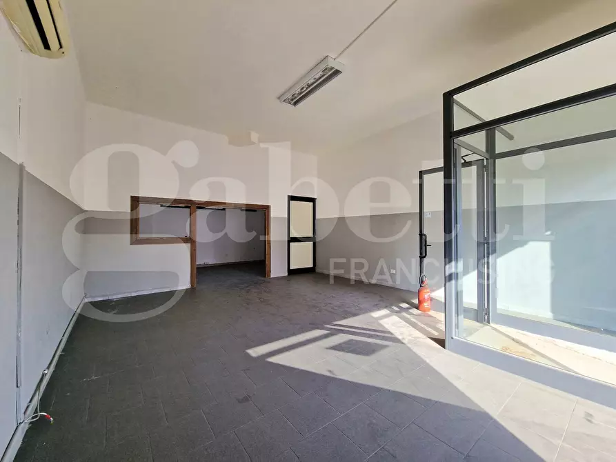 Immagine 8 di Negozio in affitto  in Via monserrato, 0 a Sestu