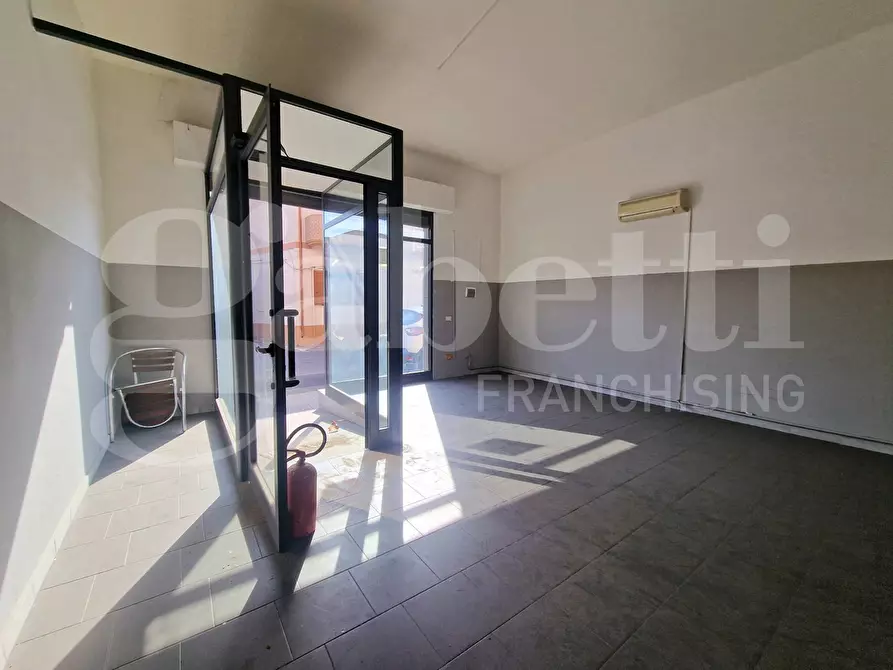 Immagine 7 di Negozio in affitto  in Via monserrato, 0 a Sestu