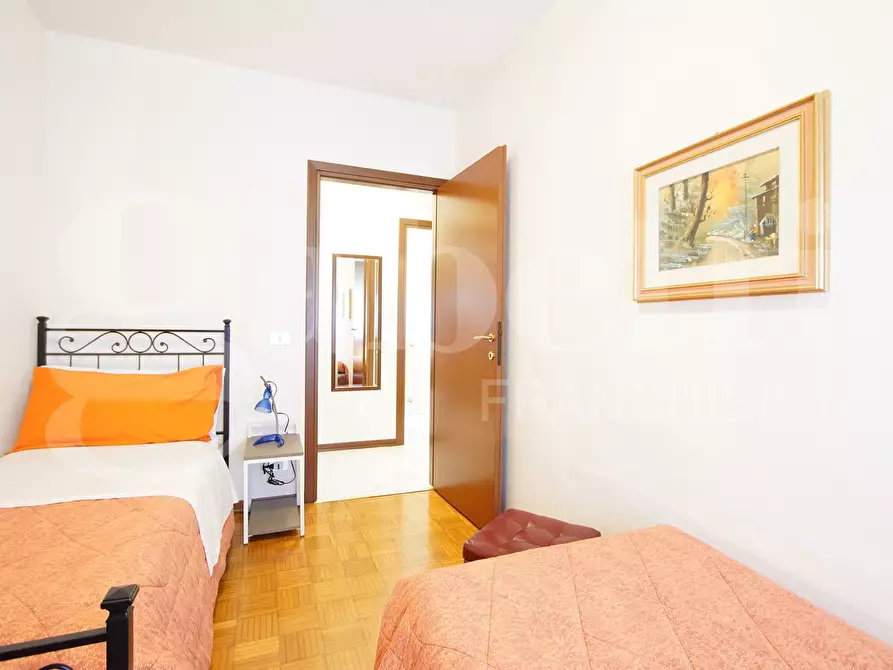 Immagine 15 di Appartamento in vendita  in Via Camporese, . a Venezia