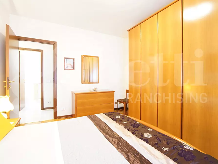 Immagine 13 di Appartamento in vendita  in Via Camporese, . a Venezia
