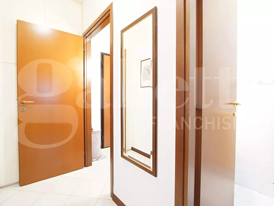 Immagine 16 di Appartamento in vendita  in Via Camporese, . a Venezia