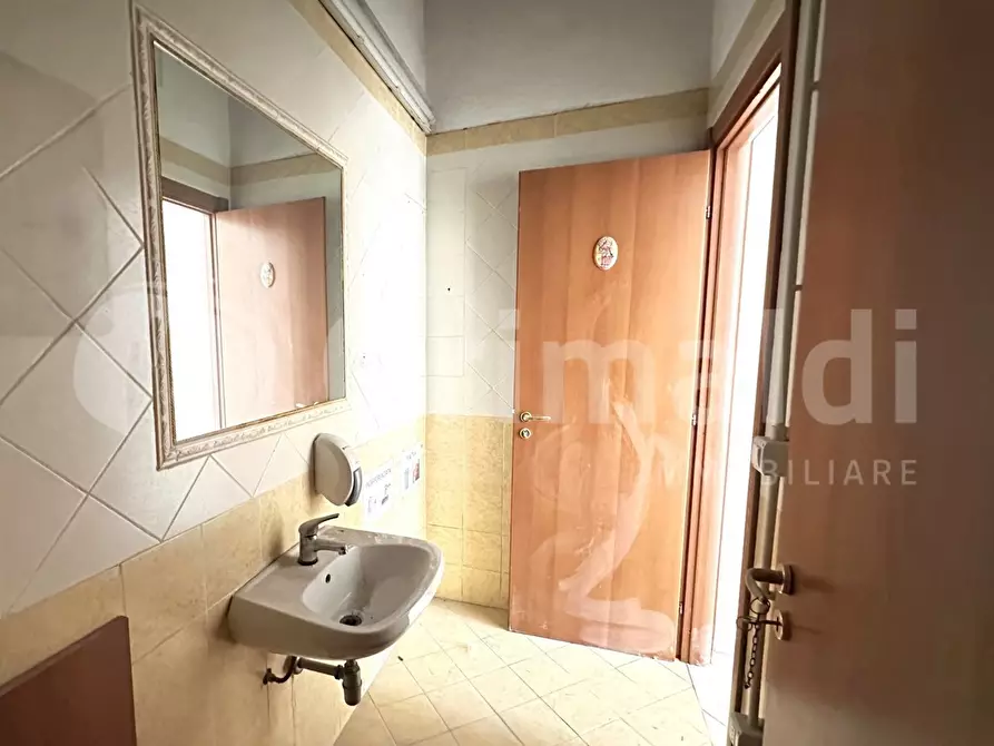 Immagine 2 di Negozio in vendita  in Via Roma, 464 a Pomigliano D'arco