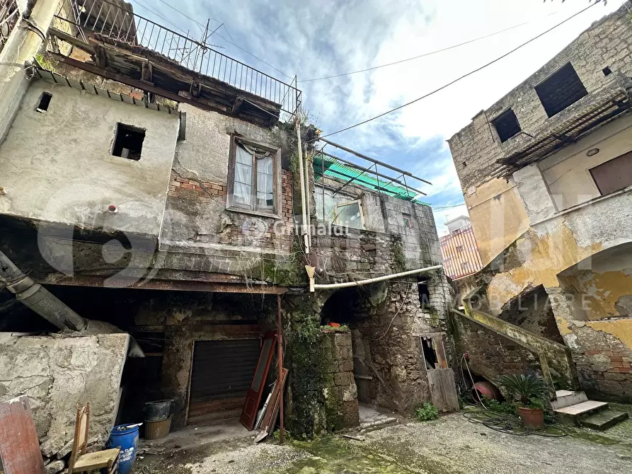 Immagine 1 di Palazzo in vendita  in Via Gabriele D'Annunzio, 12 a Acerra