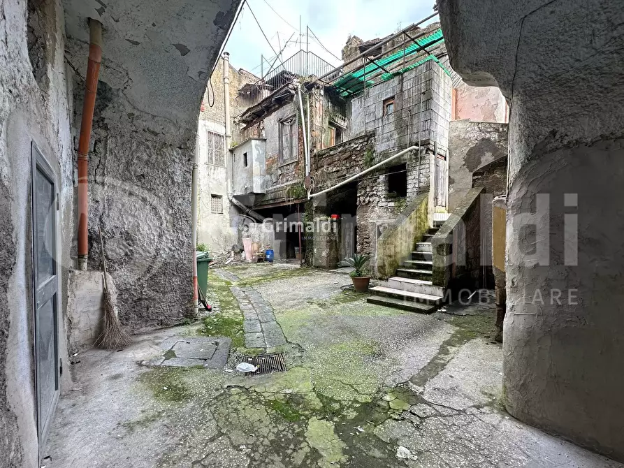 Immagine 2 di Palazzo in vendita  in Via Gabriele D'Annunzio, 12 a Acerra