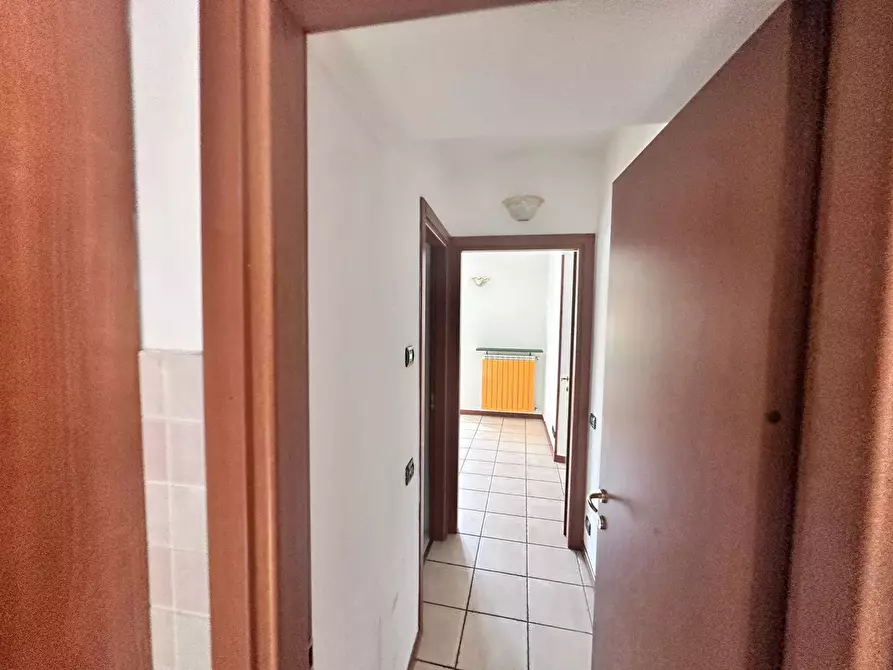 Immagine 7 di Appartamento in vendita  in Via Como, snc a Erba