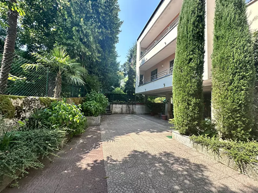Immagine 1 di Appartamento in vendita  in Via Como, snc a Erba