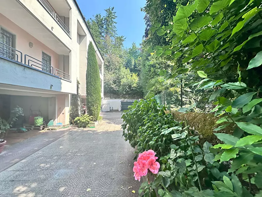 Immagine 20 di Appartamento in vendita  in Via Como, snc a Erba