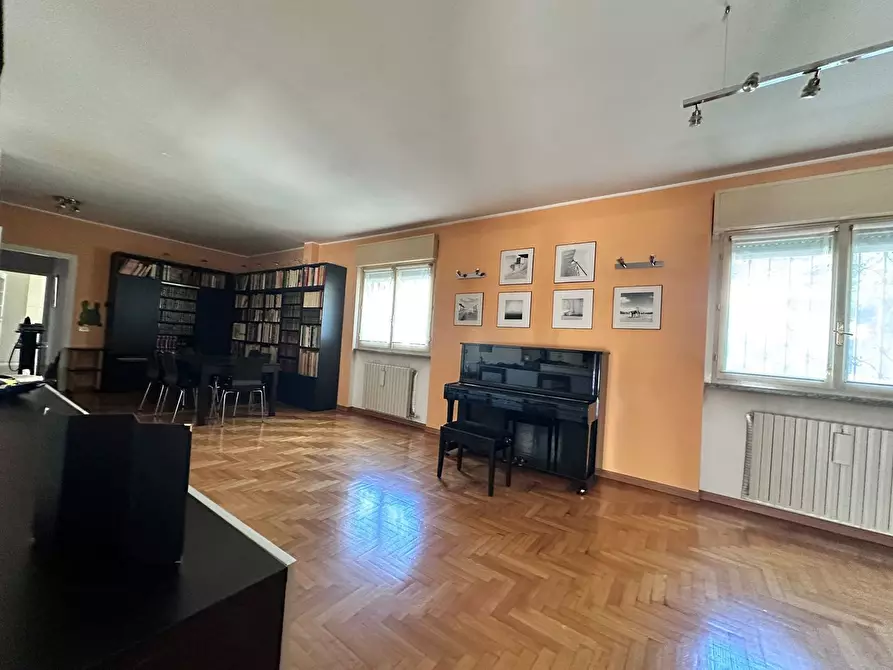 Immagine 10 di Appartamento in vendita  in Via Como, snc a Erba