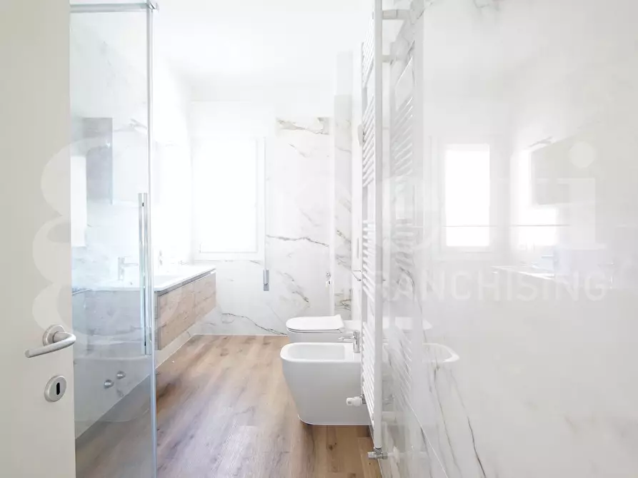 Immagine 24 di Appartamento in vendita  in Via Manin, . a Venezia