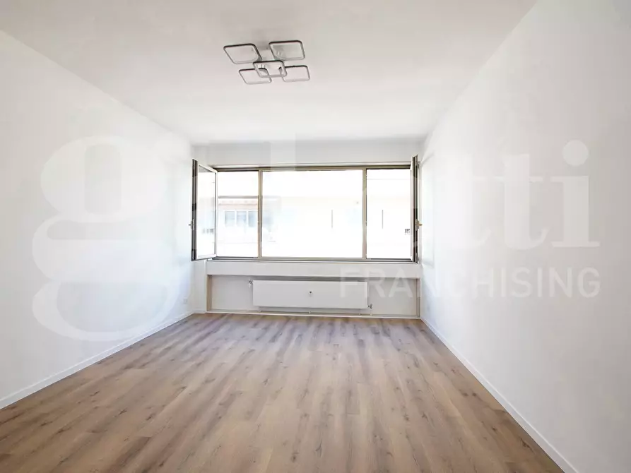 Immagine 12 di Appartamento in vendita  in Via Manin, . a Venezia