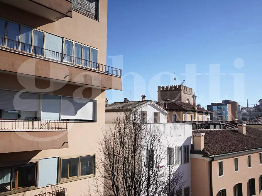 Immagine 10 di Appartamento in vendita  in Via Manin, . a Venezia