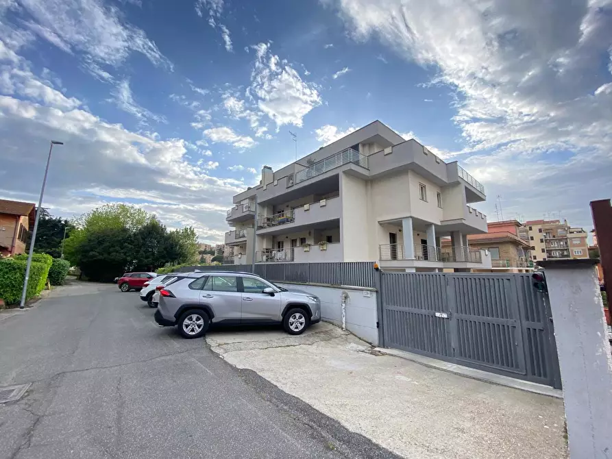 Immagine 4 di Appartamento in vendita  in Via del Casale Ninfeo, 37 a Roma
