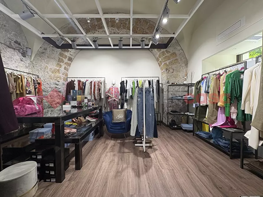 Immagine 4 di Attività commerciale in vendita  in Via ROMA, 113 a Terracina