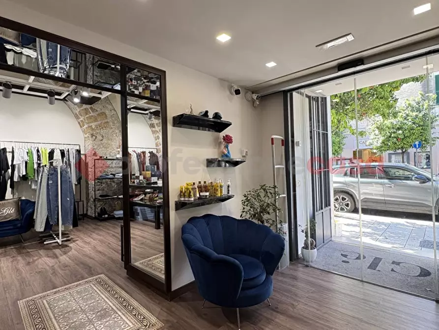 Immagine 1 di Attività commerciale in vendita  in Via ROMA, 113 a Terracina