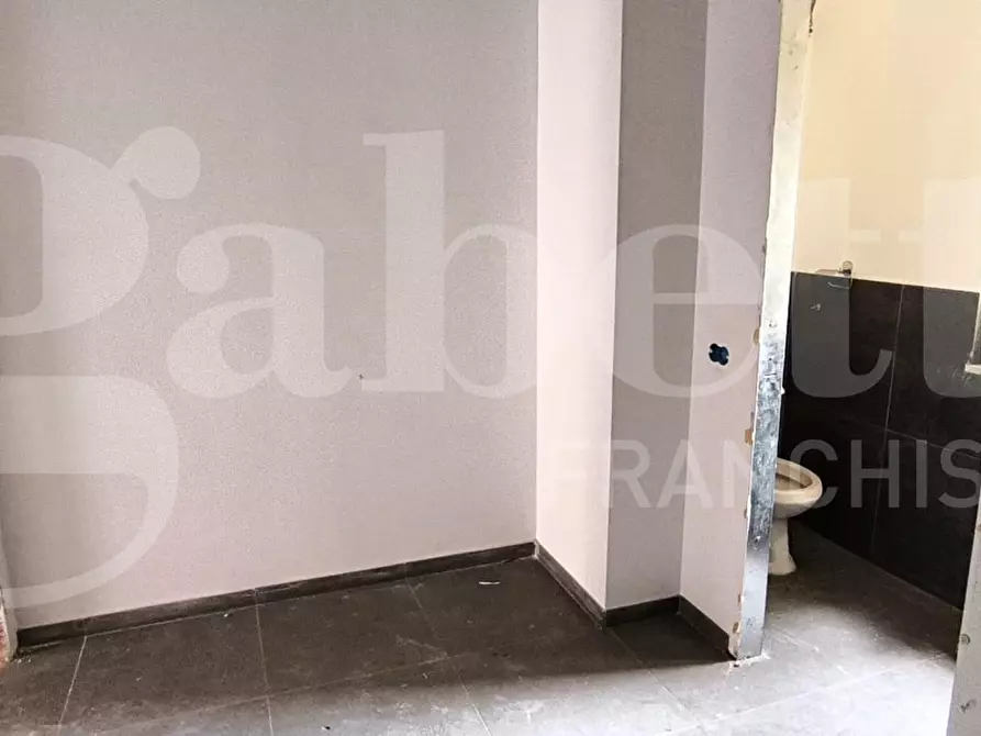 Immagine 8 di Appartamento in affitto  in Via Calata capodichino a Napoli