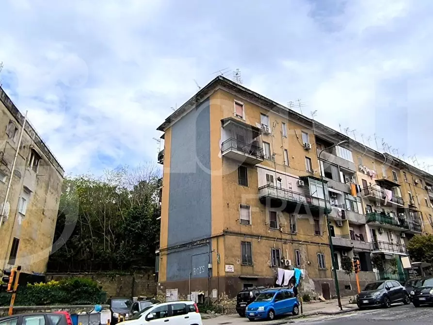 Immagine 4 di Negozio in affitto  in Via calata capodichino a Napoli