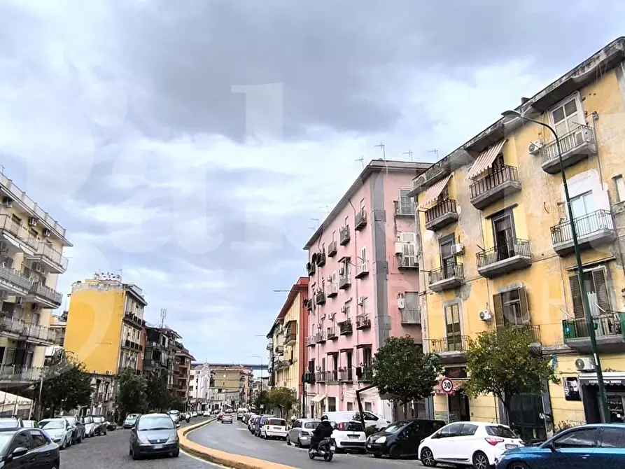 Immagine 3 di Negozio in affitto  in Via calata capodichino a Napoli