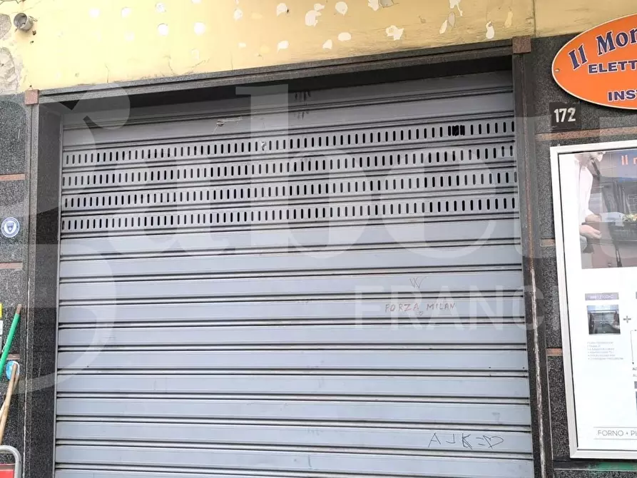 Immagine 5 di Negozio in affitto  in Via calata capodichino a Napoli